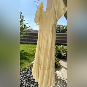 Size:M Ivy city dress. Used dress, it does has tiny stain like little dots.